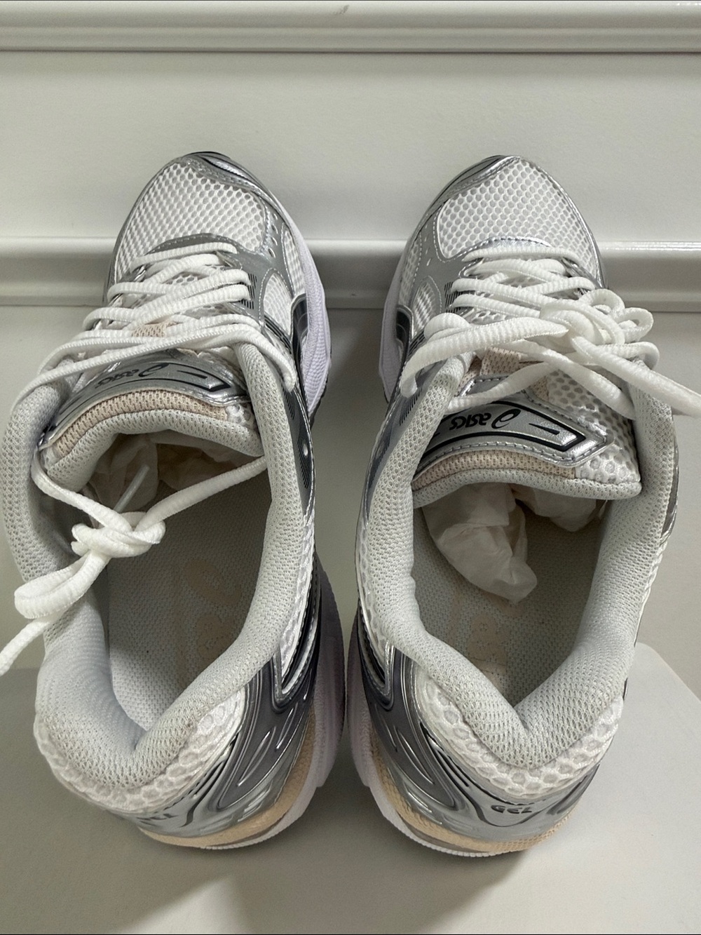 ASICS Silver, White & Beige Men size 8.5 Athletic Running Shoes - Picture 8 of 9